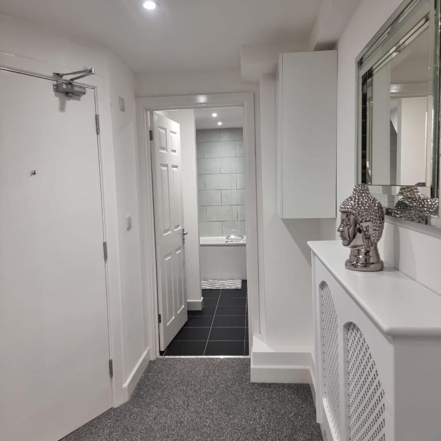 Classic 2 Bed Apartment In Oldkent Road London Kültér fotó